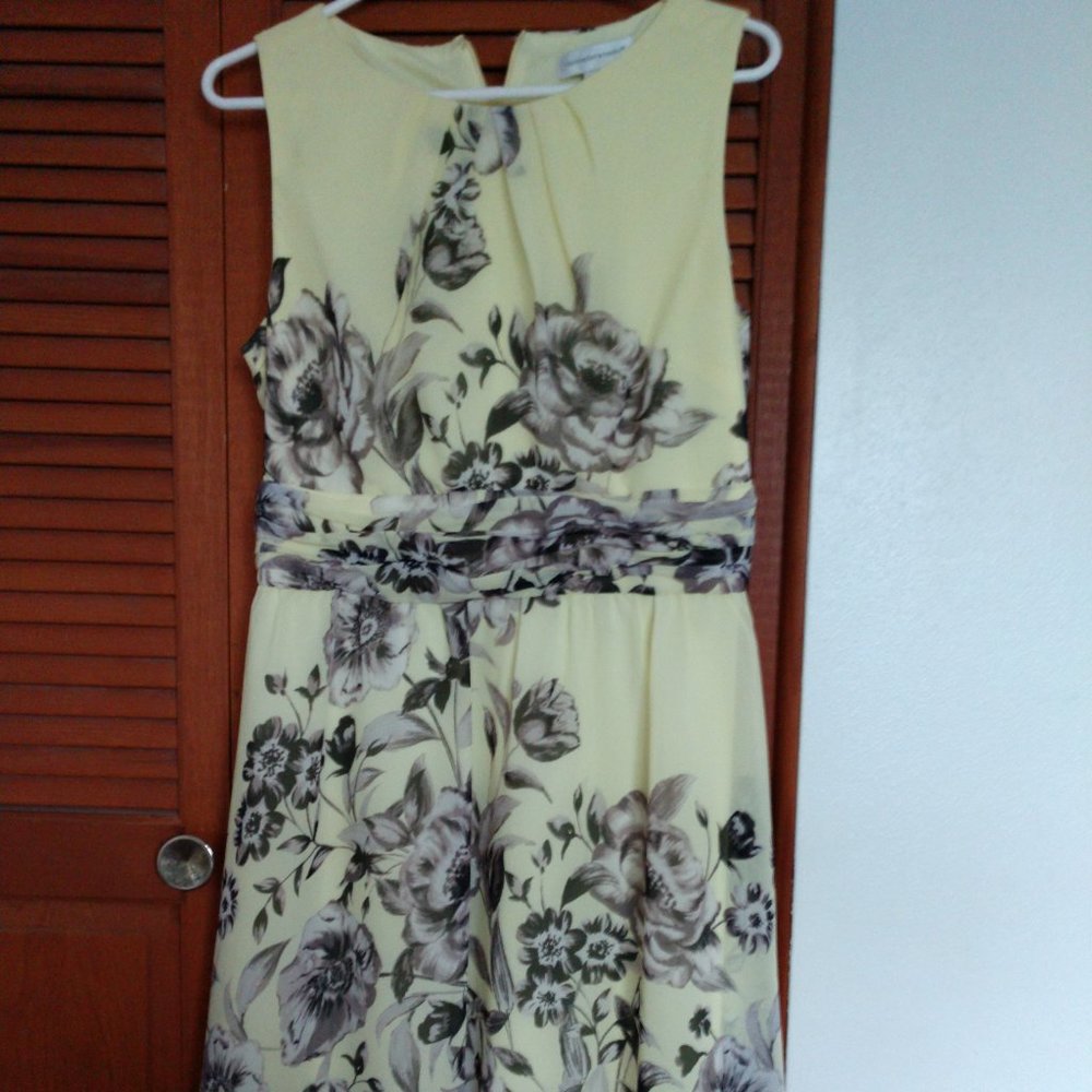 Sleeveless yellow dress
